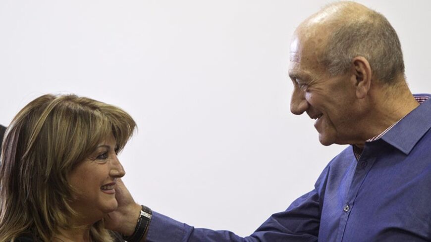 Former Israeli Prime Minister Ehud Olmert (R) speaks to his former personal secretary Shula Zaken during his hearing at Jerusalem's District Court September 24, 2012. An Israeli court spared Olmert a prison term over a conviction for breach of trust on Monday, potentially paving his way to a political comeback. REUTERS/Sebastian Scheiner/Pool (JERUSALEM - Tags: POLITICS CRIME LAW) - RTR38CUD