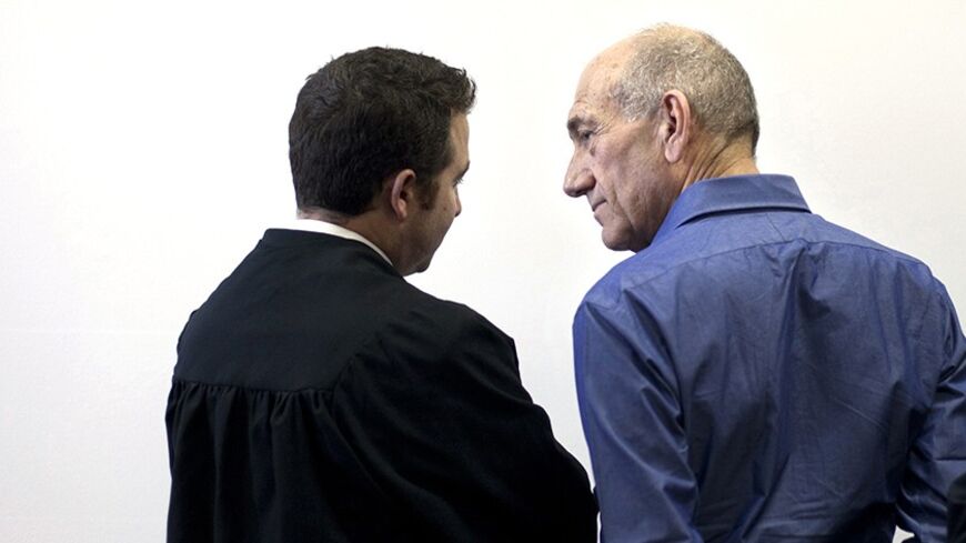 Former Israeli Prime Minister Ehud Olmert (R) speaks to his attorney during his hearing at Jerusalem's District Court  September 24, 2012. An Israeli court spared Olmert a prison term over a conviction for breach of trust on Monday, potentially paving his way to a political comeback. REUTERS/Sebastian Scheiner/Pool (JERUSALEM - Tags: POLITICS CRIME LAW) - RTR38CUK