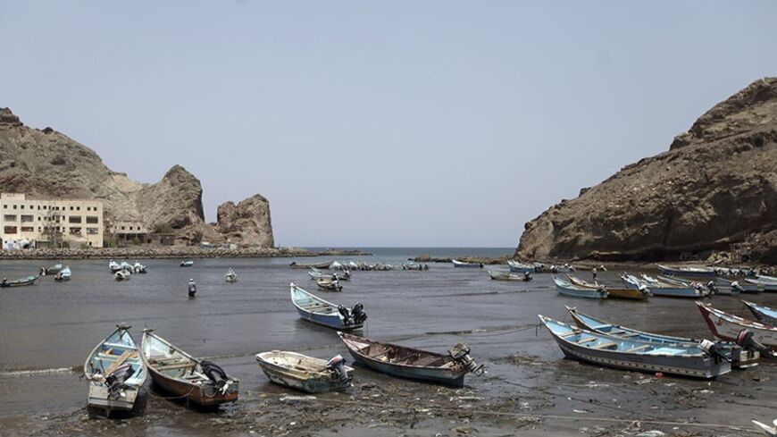 A general view of boats at a harbour in the southern city of Aden, situated at the mouth of the Red Sea, August 22, 2013. REUTERS/Mohamed al-Sayaghi (YEMEN - Tags: ENVIRONMENT) - RTX12TL6