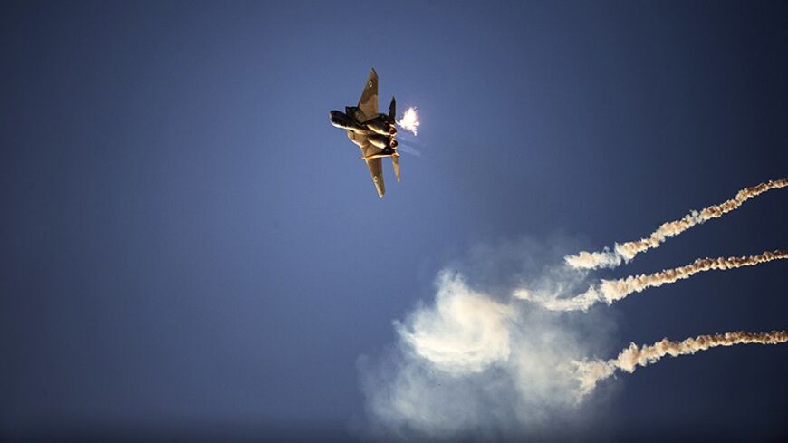 An Israeli air force F-15I fighter jet releases flares during an air force pilots' graduation ceremony at Hatzerim air base in southern Israel December 26, 2013. REUTERS/Nir Elias (ISRAEL - Tags: MILITARY TRANSPORT) - RTX16UHR