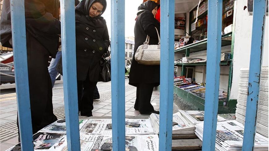 EDITORS' NOTE: Reuters and other foreign media are subject to Iranian restrictions on leaving the office to report, film or take pictures in Tehran. 

A woman looks at newspapers at a news stand in Tehran December 4, 2011. REUTERS/Raheb Homavandi  (IRAN - Tags: SOCIETY) - RTR2UTND