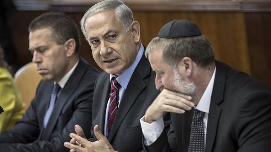 Israel's Prime Minister Benjamin Netanyahu (C) attends the weekly cabinet meeting in Jerusalem May 4, 2014. REUTERS/Oliver Weiken/Pool (JERUSALEM - Tags: POLITICS) - RTR3NQ5V