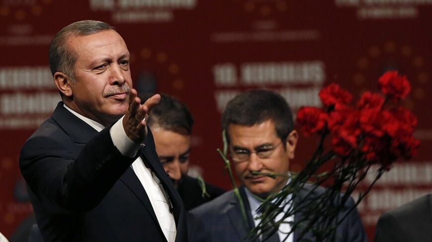 Turkish Prime Minister Tayyip Erdogan throws flowers to his supporters during his visit in Cologne May 24, 2014.                REUTERS/Wolfgang Rattay (GERMANY  - Tags: POLITICS) - RTR3QOHM