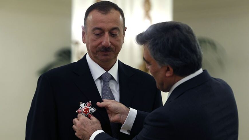 Azerbaijan's President Ilham Aliyev receives Turkey's State Honour Medal from his Turkish counterpart Abdullah Gul (R) during a ceremony at the Presidential Palace in Ankara November 12, 2013. REUTERS/Umit Bektas (TURKEY - Tags: POLITICS) - RTX15ABA