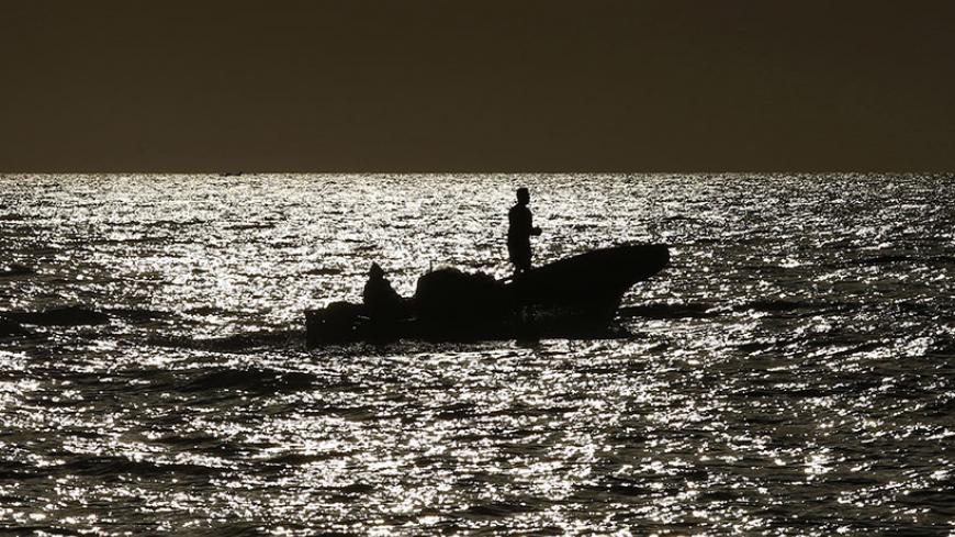 Palestinian fishermen ride a boat in the Mediterranean Sea off the coast of Gaza City April 28, 2014. REUTERS/Mohammed Salem (GAZA - Tags: SOCIETY) - RTR3MYZV
