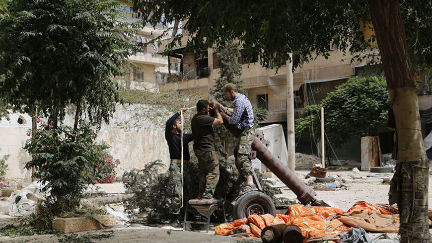 Members of Islamist rebel group al-Nusra Front prepare a home made mortar in Aleppo's Bustan al-Qasr neighborhood June 5, 2014. REUTERS/Hamid Khatib (SYRIA - Tags: POLITICS CIVIL UNREST CONFLICT) - RTR3SE8K