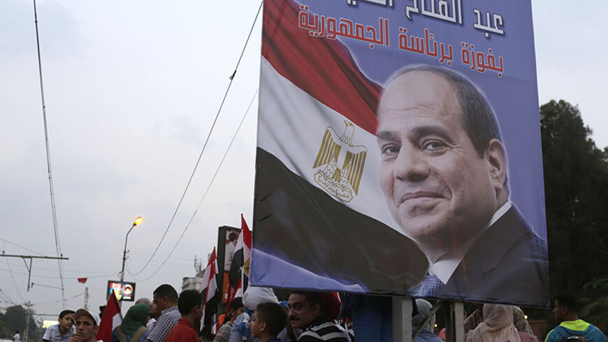 Egyptians celebrate after the swearing-in ceremony of President elect Abdel Fattah al-Sissi, in  front of the Presidential Palace in Cairo, June 8, 2014. Sisi promised to rule Egypt in an inclusive manner after he was sworn in as president on Sunday but gave no indication he would reconcile with the Muslim Brotherhood movement he removed from power nearly a year ago.   REUTERS/Asmaa Waguih (EGYPT - Tags: POLITICS ELECTIONS) - RTR3SS6R