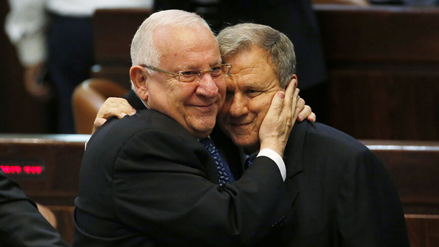 Reuven Rivlin (L), a former speaker of parliament and the newly elected Israeli president, hugs fellow presidential candidate, former Finance Minister Meir Sheetrit, at the Knesset, Israel's parliament, in Jerusalem June 10, 2014. Rivlin, a right-wing legislator opposed to the creation of a Palestinian state, was elected Israel's president on Tuesday and will replace the dovish Shimon Peres in the largely ceremonial post. REUTERS/Ronen Zvulun (JERUSALEM - Tags: POLITICS ELECTIONS TPX IMAGES OF THE DAY PROFI
