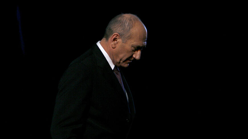 Israel's Prime Minister Ehud Olmert attends an education conference in Holon near Tel Aviv, August 27, 2007.   REUTERS/Gil Cohen Magen (ISRAEL) - RTR1T5EN