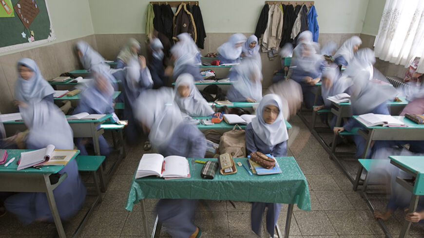 Iranian school girls move to safe places as they take part in an earthquake drill in Tehran November 29, 2008. REUTERS/Morteza Nikoubazl (IRAN) - RTR2230X