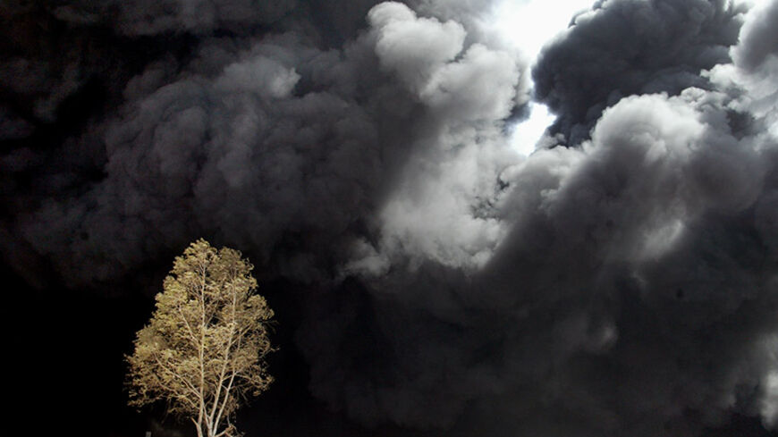 Smoke from a raging fire as a crude oil pipeline dwarfs a tree near Bayji,
some 40 km (25 miles) north of Tikrit, September 18, 2003. The cause of the
fire, which broke out on Wednesday night, is yet to be ascertained. The
pipilene is one of the main pipelines to carry crude oil from the northern
Iraqi city of Kirkuk to the export pipeline.  NO RIGHTS CLEARANCES OR PERMISSIONS ARE REQUIRED FOR THIS IMAGE  REUTERS/Arko
Datta

AD/ - RTR37AO
