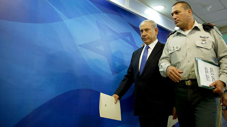 Israel's Prime Minister Benjamin Netanyahu (L) arrives for the weekly cabinet meeting in his office in Jerusalem July 6, 2014. REUTERS/Gali Tibbon/Pool (JERUSALEM - Tags: POLITICS) - RTR3XBCD