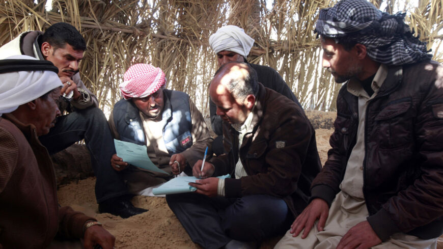 Bedouin tribemen attend a tribal council tribunal, where tribal customary laws are used to resolve disputes between tribes, in al-Arish city, north Sinai, March 6, 2012. REUTER/Asmaa Waguih (EGYPT - Tags: POLITICS SOCIETY TRAVEL CRIME LAW) - RTR2YXTY