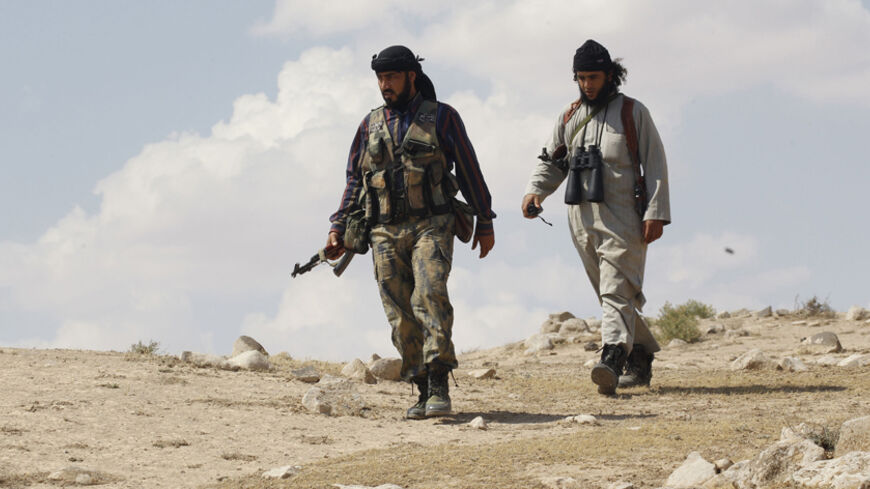 Free Syrian Army fighters hold their weapons as they walk in the Aleppo countryside May 26, 2014. Picture taken May 26, 2014. REUTERS/Nour Fourat (SYRIA - Tags: POLITICS CIVIL UNREST CONFLICT) - RTR3R1HJ