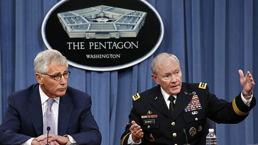 U.S. Secretary of Defense Chuck Hagel (L) and Chairman of the Joint Chiefs of Staff General Martin Dempsey hold a press briefing at the Pentagon in Washington, August 21, 2014. REUTERS/Yuri Gripas (UNITED STATES - Tags: POLITICS MILITARY CONFLICT) - RTR43A8H