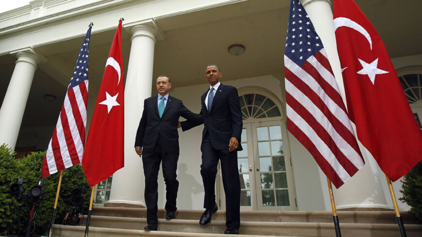 Turkish Prime Minister Recep Tayyip Erdogan (L) and U.S. President Barack Obama (R) arrive for a joint news conference in the White House Rose Garden in Washington, May 16, 2013.   REUTERS/Kevin Lamarque (UNITED STATES  - Tags: POLITICS)   - RTXZPH7