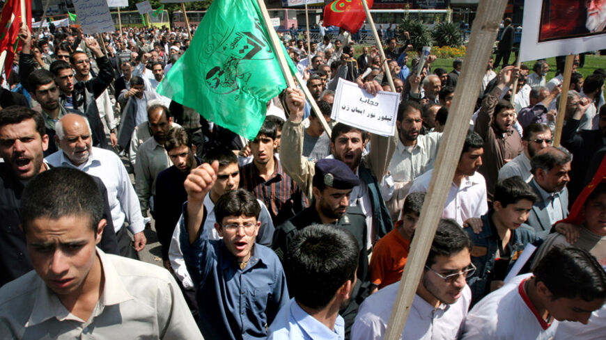 Iranian worshippers shout anti-U.S. slogans during a demonstration by hardline group Ansar Hezbollah to protest against the social corruption and unIslamic outfits worn by women after Friday prayers ceremonies in Tehran, Iran April 28, 2006. REUTERS/Morteza Nikoubazl - RTR1CVWE