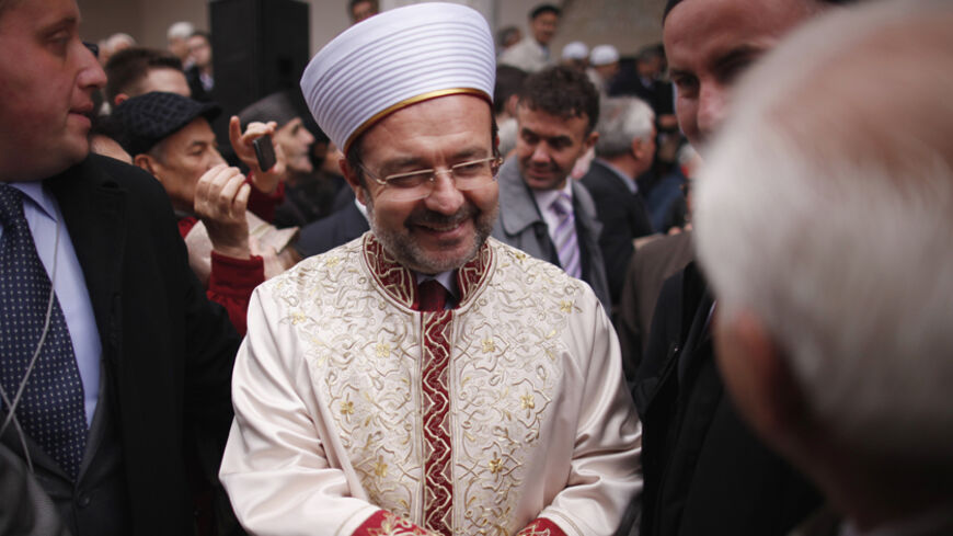 Grand Mufti of Turkey Mehmet Gormez shakes hands with a onlooker after an inauguration ceremony in front of the Gazi Husrev Begova mosque in Sarajevo, November 15, 2012. Newly elected Husein Kavazovic is the 14th Grand Mufti of the Islamic Community in Bosnia and Herzegovina and will be on duty over the next seven years. REUTERS/Dado Ruvic (BOSNIA AND HERZEGOVINA - Tags: SOCIETY RELIGION) - RTR3AFY0