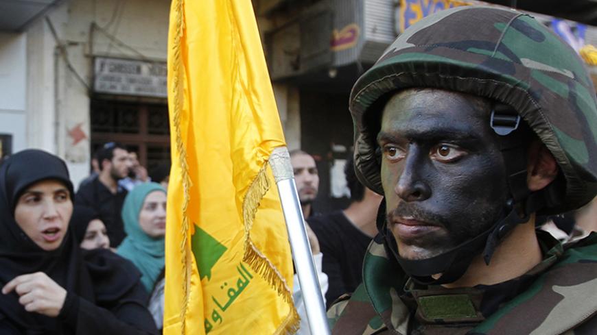 Lebanese Hezbollah supporters march during a religious procession, to mark the burning of the tents that is part of the Ashura religious ceremony, in Nabatieh November 7, 2014.  REUTERS/Ali Hashisho (LEBANON - Tags: POLITICS RELIGION) - RTR4DAZY