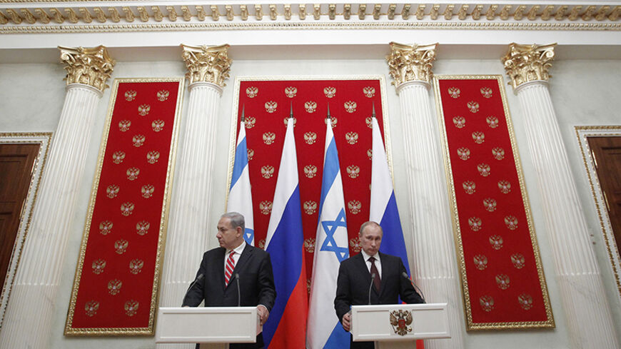 Russian President Vladimir Putin (R) and Israel's Prime Minister Benjamin Netanyahu take part in a joint news conference in Moscow's Kremlin November 20, 2013.  Putin said after talks that both sides hoped a "mutually acceptable resolution" could soon be found over Iran's nuclear ambitions. REUTERS/Maxim Shemetov (RUSSIA  - Tags: POLITICS) - RTX15M32
