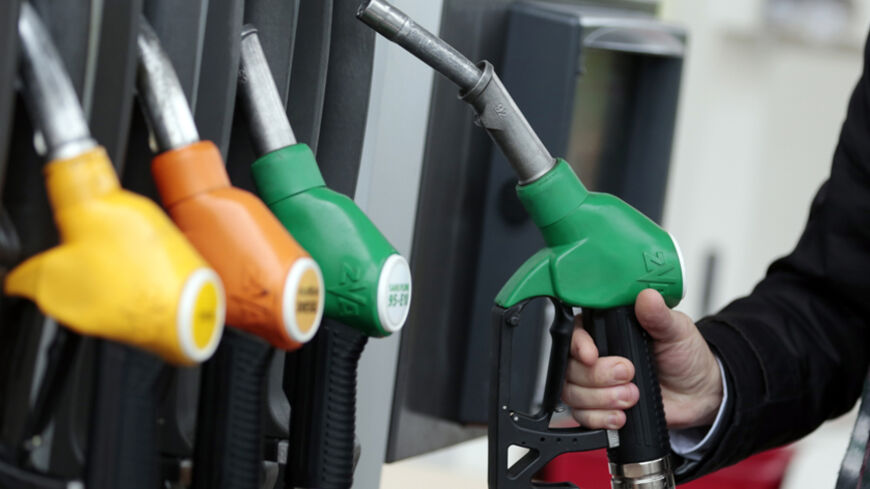 A customer prepares to fill up his tank in a gasoline station in Nice December 5, 2014. Wholesale petrol prices have slumped by 35.5 percent since reaching their peak for the year in June, but in more than half of European Union countries prices after tax have fallen by less than half this amount. REUTERS/Eric Gaillard (FRANCE - Tags: ENERGY BUSINESS) - RTR4GVAT