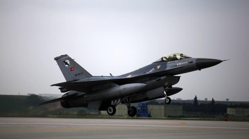 A Turkish Air Force F16 jet fighter takes off from an air base during a military exercise in Bandirma, Balikesir province April 9, 2010. REUTERS/Umit Bektas (TURKEY - Tags: MILITARY) - RTR2CLMR