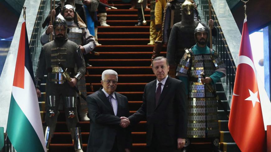 Turkey's President Tayyip Erdogan (R) shakes hands with Palestinian President Mahmoud Abbas during a welcoming ceremony at the Presidential Palace in Ankara January 12, 2015. REUTERS/Adem Altan/Pool (TURKEY - Tags: POLITICS) - RTR4L43Z