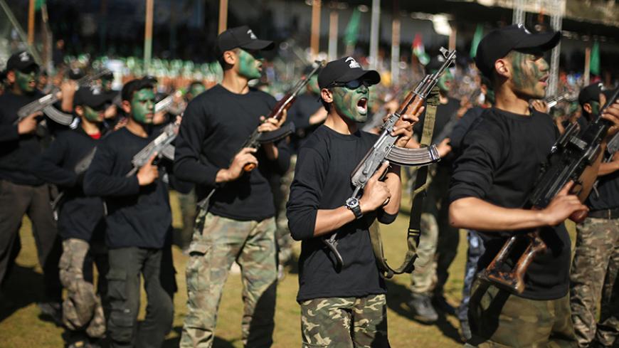 Palestinian youths hold weapons during a military-style graduation ceremony after being trained at one of the Hamas-run Liberation Camps, in Gaza City January 29, 2015. Hamas's armed wing organized "Liberation Youths Camps" for young Palestinians aged between 15 and 21 to prepare them to "confront any possible Israeli attack", Hamas officials said. According to organizers, some 17,000 youths graduated from these camps. REUTERS/Suhaib Salem (GAZA - Tags: MILITARY POLITICS) - RTR4NFQZ