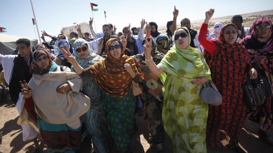 Sahrawis shout slogans for the freedom of Western Sahara before a demonstration organised by officials from the Saharawi Arab Democratic Republic (SADR) to show the hazards of mined territory near Tifariti, in the Sahara desert in southwestern Algeria, February 28, 2011. Over 150,000 Sahrawis live in several refugee camps dispersed in the Algerian desert 35 years after Morocco annexed the disputed territory of Western Sahara. REUTERS/Juan Medina (ALGERIA - Tags: POLITICS CIVIL UNREST MILITARY) - RTR2J9HB