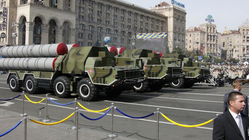 S-300 air defence mobile missile systems drive through Ukraine's Independence Day military parade in the centre of Kiev August 24, 2014. Armoured vehicles and soldiers, some of them hardened in battle, paraded on Kiev's main square on Sunday to mark Independence Day in a defiant show of the military force Ukraine's government hopes will defeat pro-Russian separatists in the east.   REUTERS/Gleb Garanich (UKRAINE - Tags: POLITICS ANNIVERSARY MILITARY) - RTR43I1W