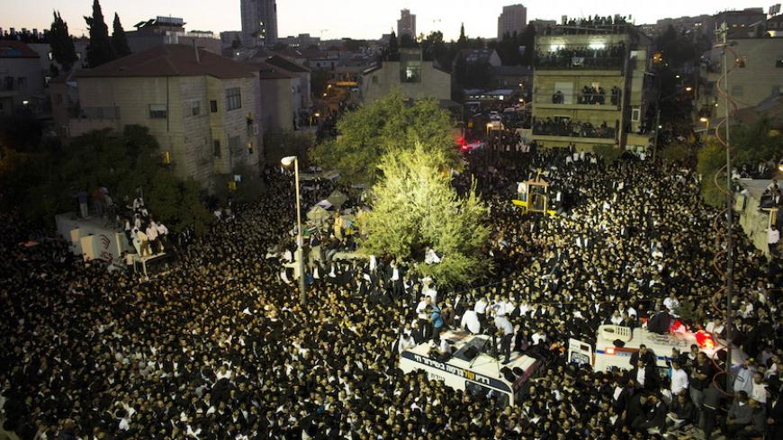 A general view shows crowds of ultra-Orthodox Jewish men attending the funeral of Rabbi Ovadia Yosef, the spiritual leader of the ultra-religious Shas political party, in Jerusalem October 7, 2013. Yosef, an Iraqi-born sage who turned an Israeli underclass of Sephardic Jews of Middle Eastern heritage into a powerful political force, died on Monday at the age of 93, plunging masses of followers into mourning. REUTERS/Ronen Zvulun (JERUSALEM - Tags: POLITICS RELIGION OBITUARY) - RTX142Z0