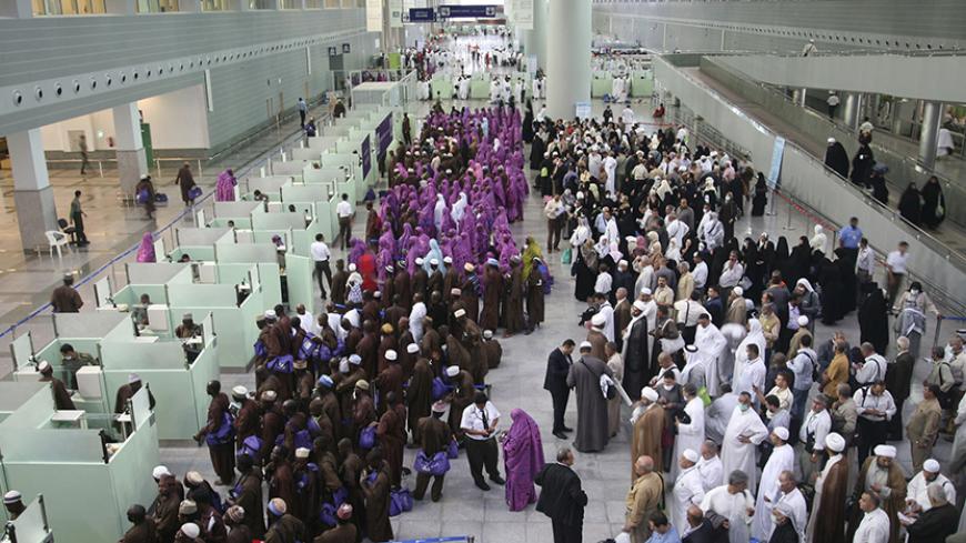 Pilgrims queue upon their arrival at Jeddah airport November 10, 2009. Expecting an approximate three million pilgrims from over 160 countries to congregate around Mecca's holy sites for the annual haj pilgrimage, Saudi authorities have tightened health measures at the airports and sea ports as well as created the 300-bed capacity King Saud Hospital especially for H1N1 flu cases. About 580,000 pilgrims have arrived so far to the Western region of Saudi Arabia.        REUTERS/Susan Baaghil (SAUDI ARABIA HEAL