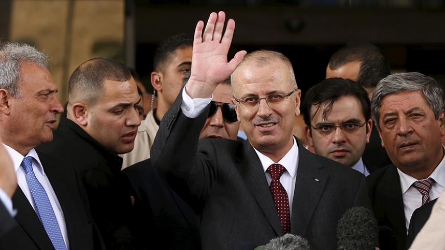 Palestinian Prime Minister Rami Hamdallah waves during a news conference in Gaza City March 25, 2015. Hamdallah, who arrived to Gaza on Wednesday, urged donor countries to fulfill their financial obligations for the reconstruction of Gaza. REUTERS/Mohammed Salem







 - RTR4UTH1