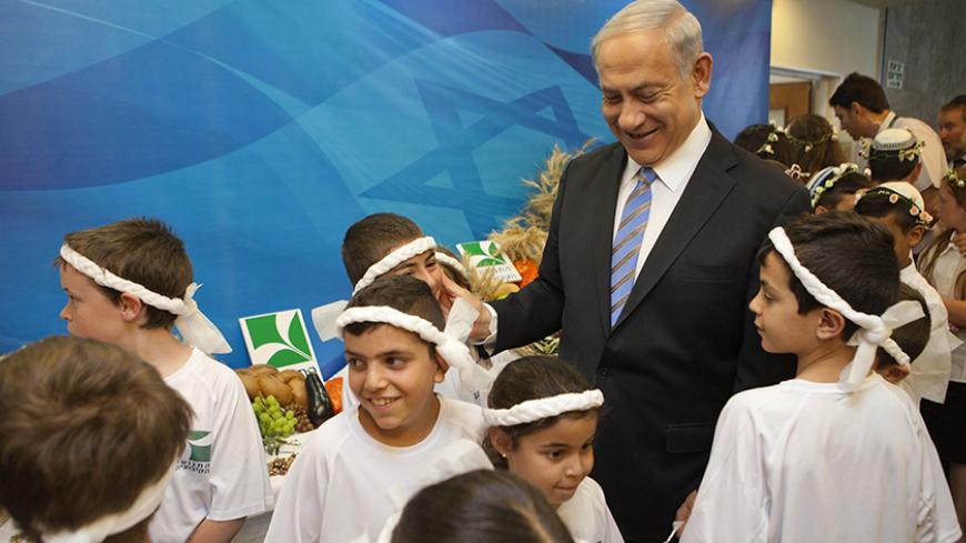 Israel's Prime Minister Benjamin Netanyahu meets children, dressed up for the upcoming Jewish holiday of Shavuot, before the weekly cabinet meeting in Jerusalem June 1, 2014. REUTERS/Dan Balilty/Pool (JERUSALEM - Tags: POLITICS RELIGION) - RTR3ROMA