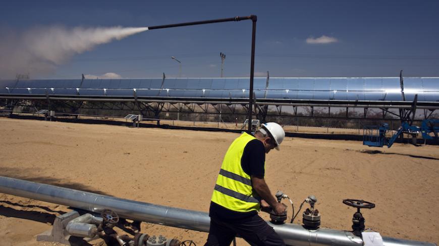 A worker releases steam at the research site of solar power company Brenmiller Energy in Israel's Negev desert, near the town of Dimona September, 9, 2014. Brenmiller Energy, says it has developed a new, more efficient way to store heat from the sun that could give a boost to the thermal solar power industry by enabling plants to run at full capacity night and day. Picture taken September 9, 2014. REUTERS/Nir Elias (ISRAEL - Tags: SCIENCE TECHNOLOGY ENERGY) - RTR47CU6