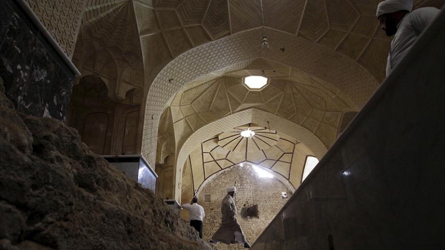 A man walks inside the shrine containing the tomb of Jewish prophet Ezekiel in the Iraqi town of Kifl, south of Baghdad, March 25, 2015. Picture taken March 25, 2015.  REUTERS/Alaa Al-Marjani - RTR4UYHY