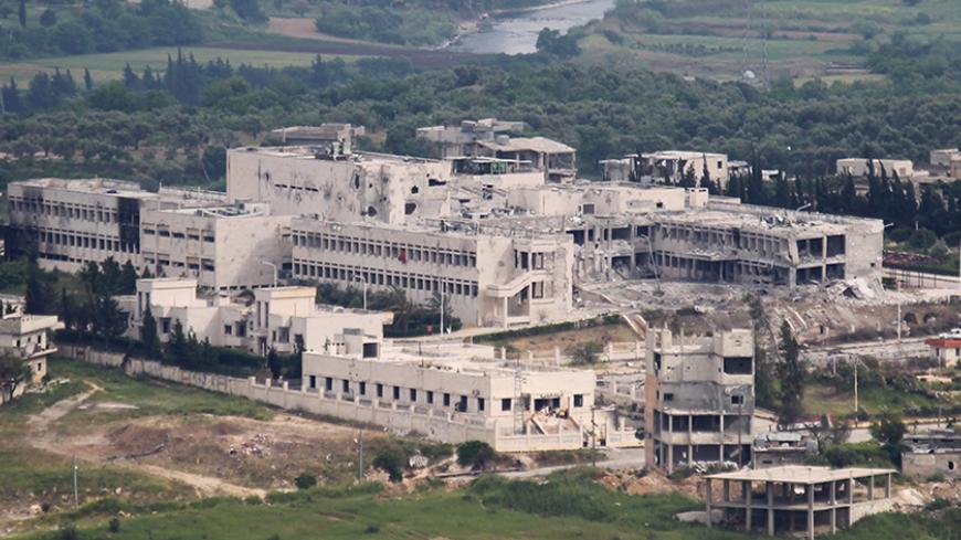 A general view shows a besieged hospital, the last remaining Syrian army foothold in the town of Jisr al-Shughour, in the province of Idlib May 3, 2015.  Syrian troops backed by heavy air strikes have edged closer to a hospital in northwestern Syria where dozens of Syrian soldiers and loyalist fighters have been holed up for the past two weeks, the army said on Sunday. The town was overrun last month by insurgents, including al Qaeda's wing in Syria, Nusra Front. Picture taken May 3, 2015. REUTERS/Ammar Abd