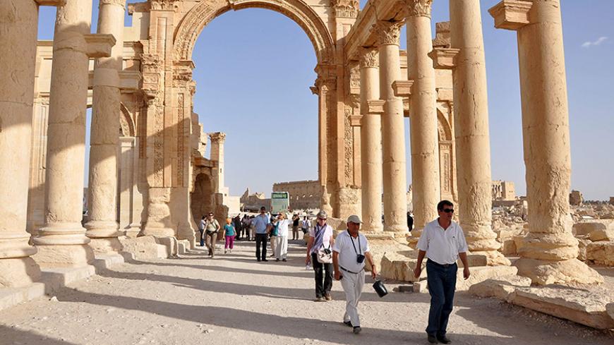 Tourists walk in the historical city of Palmyra, September 30, 2010. Islamic State fighters in Syria have entered the ancient ruins of Palmyra after taking complete control of the central city, but there are no reports so far of any destruction of antiquities, a group monitoring the war said on May 21, 2015. Picture taken September 30, 2010. REUTERS/Nour Fourat - RTX1E3U1