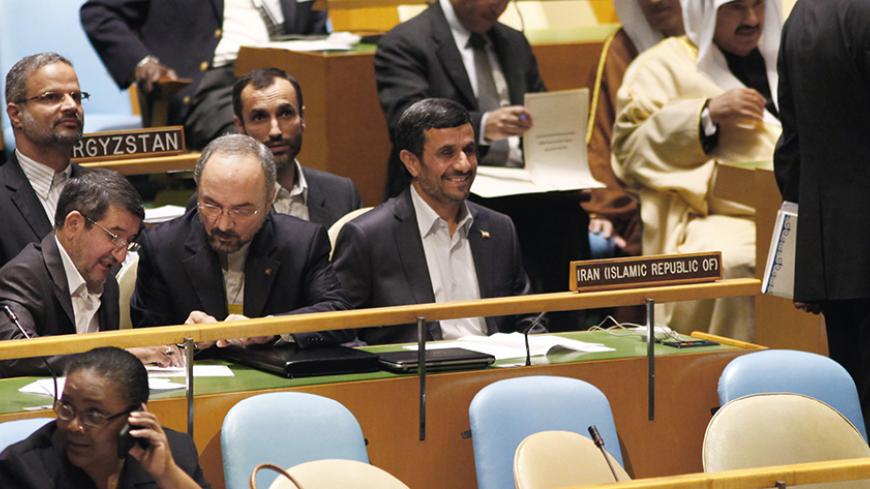 Iran's President Mahmoud Ahmadinejad (C) smiles as he attends the 66th United Nations General Assembly at the U.N. headquarters in New York, September 22, 2011.  REUTERS/Eric Thayer (UNITED STATES - Tags: POLITICS) - RTR2ROEW