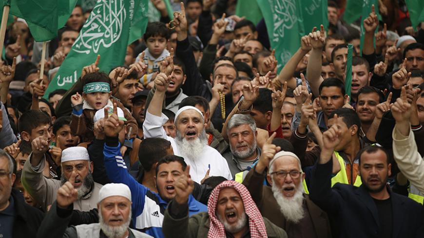 Palestinians Hamas supporters chant slogans as they take part in a rally ahead of the 27th anniversary of the movement founding, in Jabaliya in the northern Gaza Strip December 12, 2014.  REUTERS/Mohammed Salem (GAZA - Tags: POLITICS CIVIL UNREST) - RTR4HR30