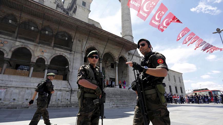 Members of the Turkish police counter attack team guarding President Tayyip Erdogan stand in front of a mosque after the President left following Friday prayers in Istanbul, Turkey, May 29, 2015.  REUTERS/Murad Sezer - RTR4Y0MZ