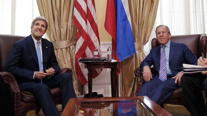 U.S. Secretary of State John Kerry (L) meets with Russian Foreign Minister Sergey Lavrov at a hotel in Vienna, Austria June 30, 2015. With a Tuesday deadline for a final nuclear deal with the United States and five other major powers set to be missed, Iran's foreign minister said he believed it was possible to get an agreement.   REUTERS/Carlos Barria - RTX1IFKS