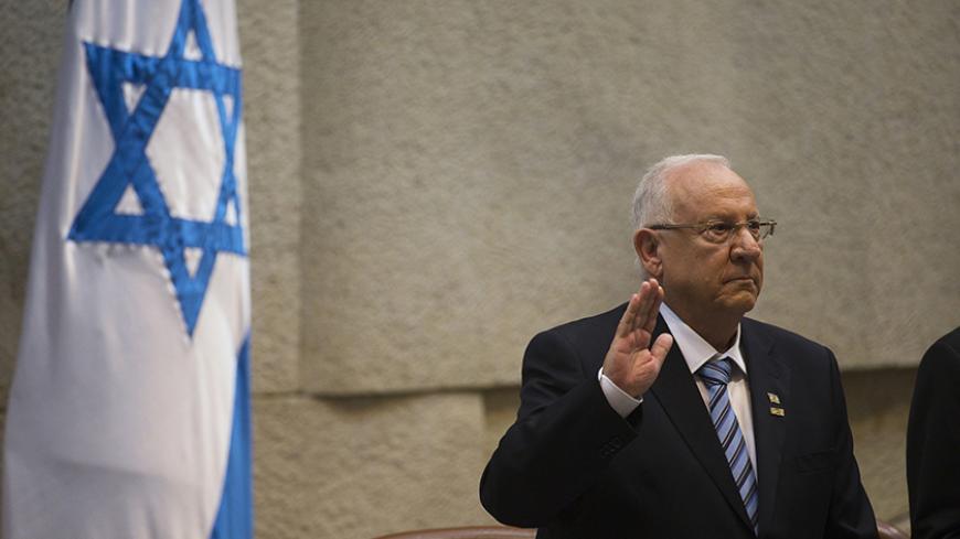 Incoming Israeli President Reuven Rivlin swears in during a ceremony at the Knesset, Israel's parliament, in Jerusalem July 24, 2014. Rivlin, a right-wing legislator opposed to the creation of a Palestinian state, was elected Israel's president last month to replace the dovish Shimon Peres in the largely ceremonial post.   REUTERS/Ronen Zvulun    (JERUSALEM - Tags: POLITICS) - RTR400QM