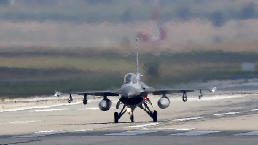 A Turkish Air Force F-16 fighter jet lands at Incirlik air base in Adana, Turkey, August 11, 2015. REUTERS/Murad Sezer  - RTX1NXHJ