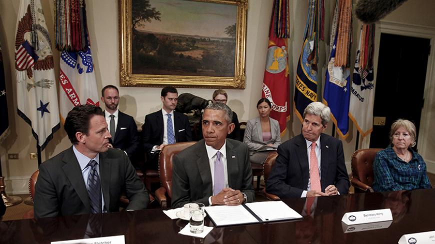 U.S. President Barack Obama, with Secretary of State John Kerry (2nd R) at his side, meets with a group of veterans and Gold Star Mothers to discuss the Iran nuclear deal at the White House in Washington September 10,  2015. Gold Star Mothers is an organization of mothers whose children have died while serving the U.S. in war or times of conflict.   REUTERS/Kevin Lamarque  - RTSIDU