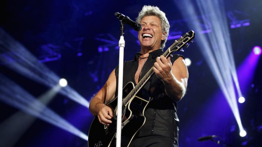 Singer Jon Bon Jovi performs with his band Bon Jovi in concert at Gelora Bung Karno stadium in Jakarta, Indonesia, September 11, 2015.  REUTERS/Nyimas Laula - RTSNN3