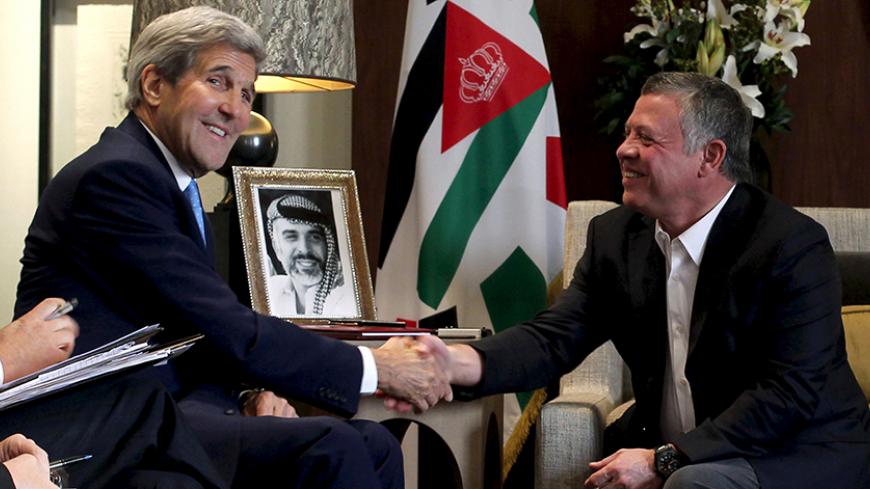 Jordan's King Abdullah (R) meets U.S. Secretary of State John Kerry at the Royal palace in Amman, Jordan, October 24, 2015. REUTERS/Mohammad Abu Ghosh/Pool - RTX1T01X