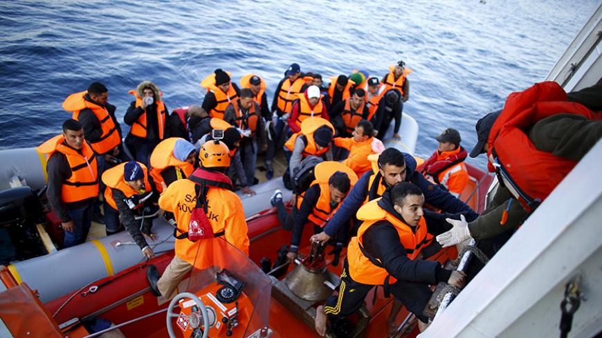 Refugees and migrants board the Turkish Coast Guard Search and Rescue ship Umut-703, off the shores of Canakkale, Turkey, after a failed attempt at crossing to the Greek island of Lesbos, November 9, 2015. REUTERS/Umit Bektas - RTS64LT