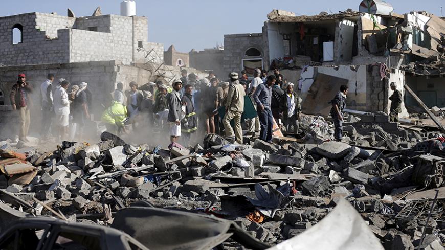 Civil defence workers and people search for survivors under the rubble of houses destroyed by an air strike near Sanaa Airport March 26, 2015. Saudi Arabia and Gulf region allies launched military operations including air strikes in Yemen on Thursday, officials said, to counter Iran-allied forces besieging the southern city of Aden where the U.S.-backed Yemeni president had taken refuge.  REUTERS/Khaled Abdullah - RTR4UXDR