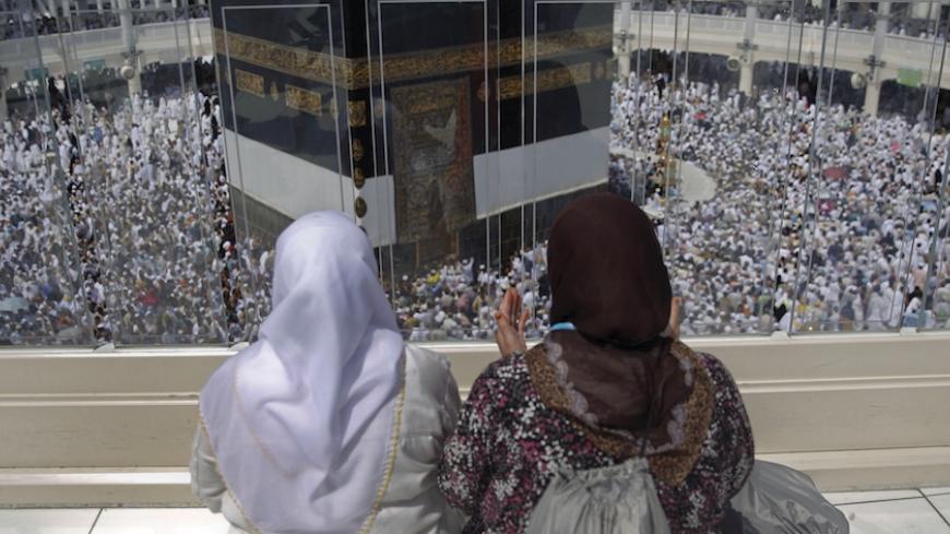 Muslim pilgrims pray around the holy Kaaba at the Grand Mosque ahead of the annual haj pilgrimage in Mecca September 21, 2015.  REUTERS/Ahmad Masood - RTS24CV